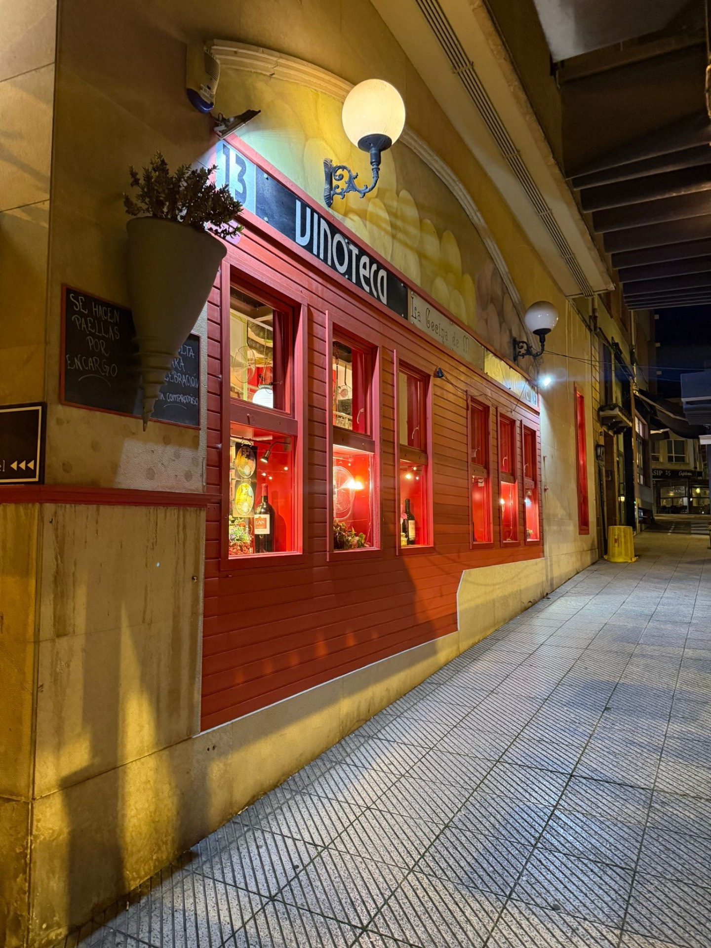 Fachada del Restaurante La Cocina de Manuel en C. de Pío XII, 13, Oviedo